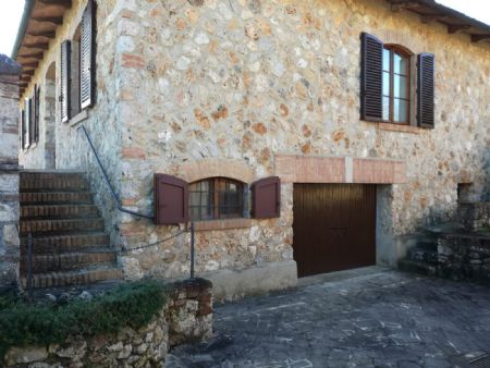 For Sale Villa SOVICILLE (SI). For sale, approximately 10 km from Siena, in a residential area well-served by...